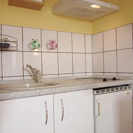 Ferienhaus Mit Reetdach Am Lobber * Lobbe