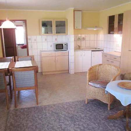 Kır Evi Ferienhaus Mit Reetdach Am Lobber